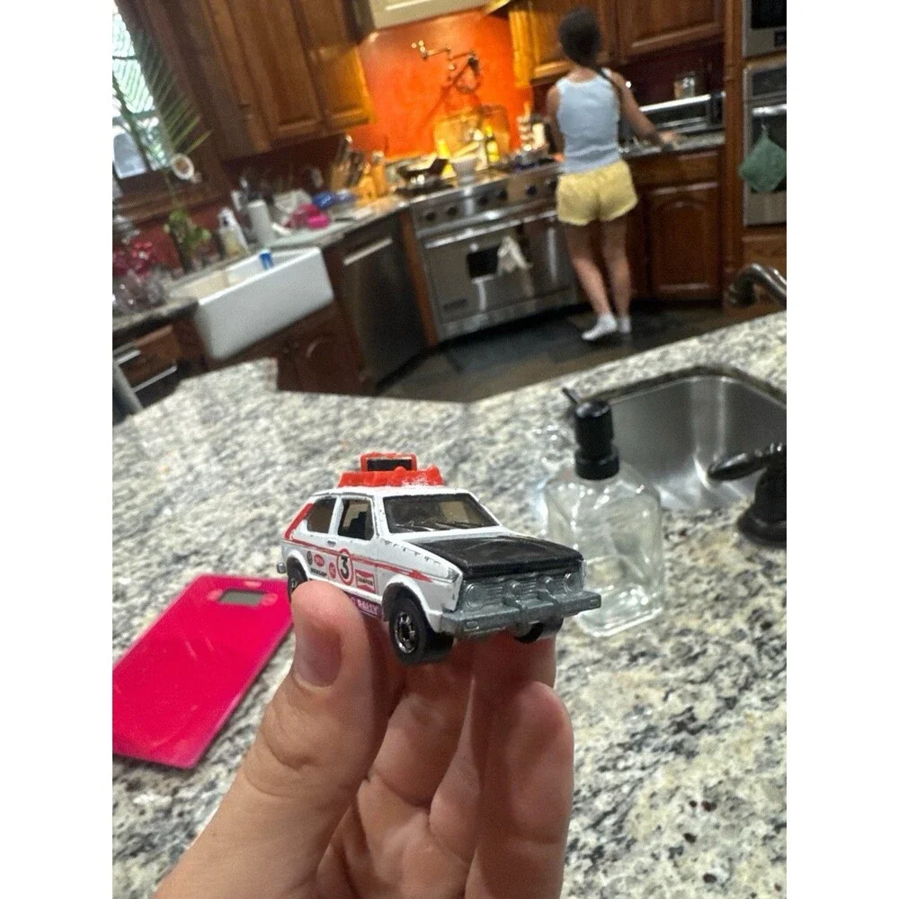 Vintage 1970s-1980s Hot Wheels & Matchbox Collection w/ Case Redlines Rolamatic